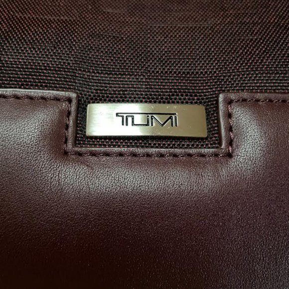 New Exquisite TUMI Executive Attache - Picture 5 of 6